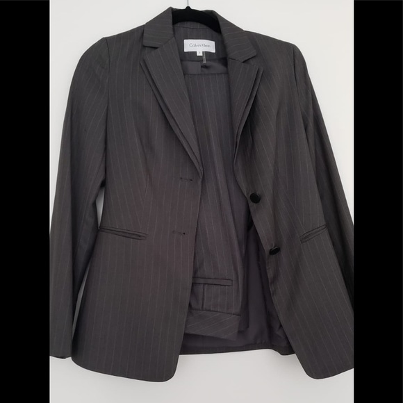 Calvin Klein suit- blazer and matching pants - Picture 2 of 2
